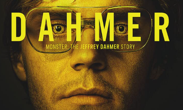 Dahmer – Monster: The Jeffrey Dahmer Story 1.Sezon 2.Bölüm izle